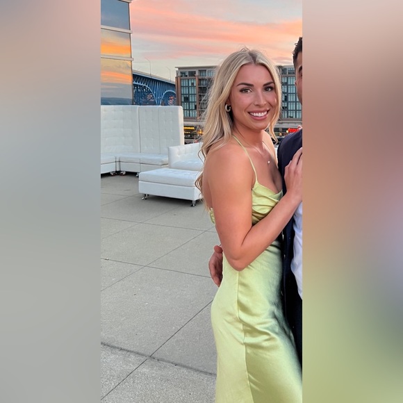 HELLO MOLLY - Picture 3 of 3